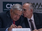 El presidente con Alfonso Romo, jefe de la Oficina de la Presidencia.