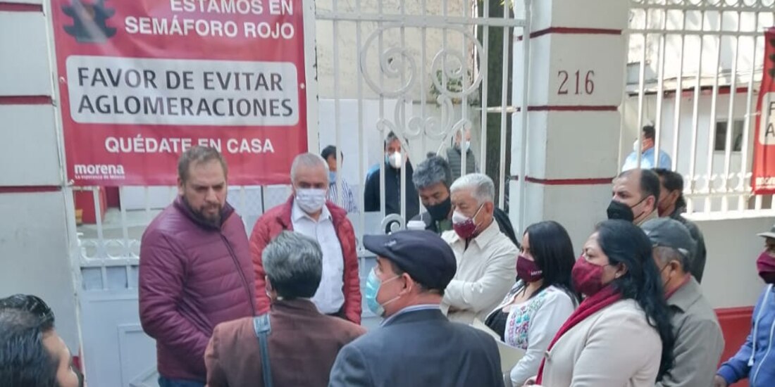Aspirantes a Michoacán esperan al dirigente nacional para hablar en torno a la encuesta.