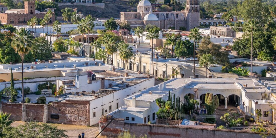Vista panorámica del Pueblo Mágico Álamos, en Sonora.