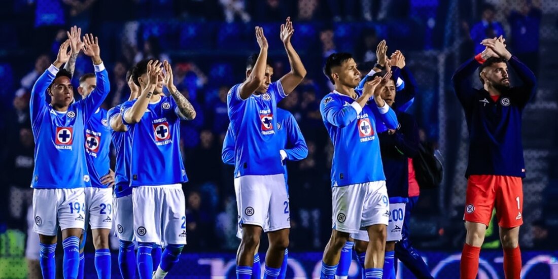 Jugadores de Cruz Azul tras un duelo de la Liga MX