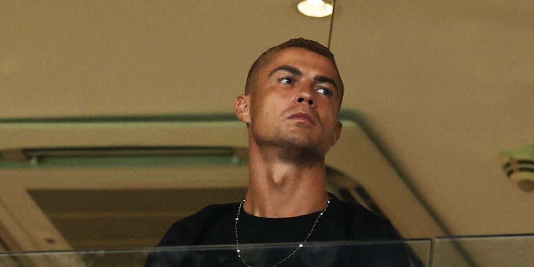 Cristiano Ronaldo observa desde las tribunas el primer juego del Al-Nassr en la Temporada 2026-2027.