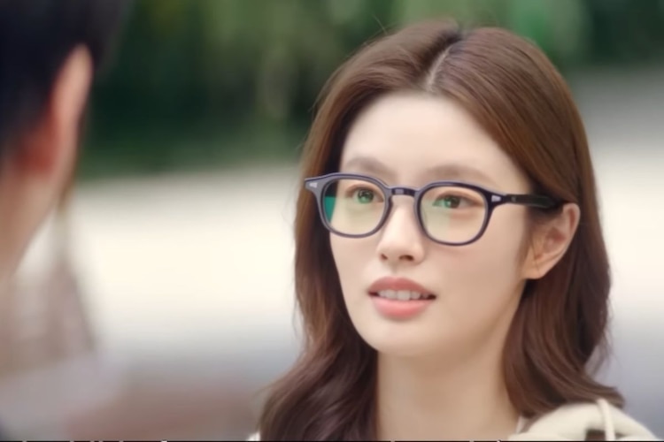 Xu Ruohan interpreta a Shen Xifan, una gerente de hotel adicta al trabajo.