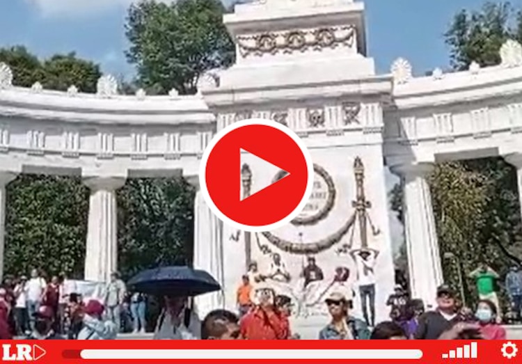 Tras 4 horas y media, marcha alcanza el Hemiciclo a Juárez.