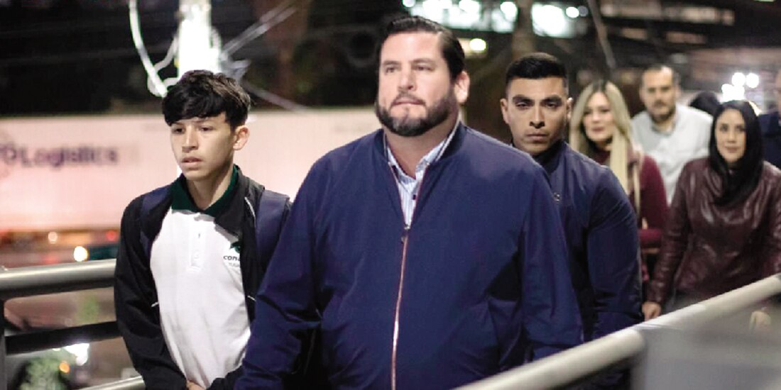 El alcalde en el puente peatonal Chapultepec-Alamar, el 4 de febrero.