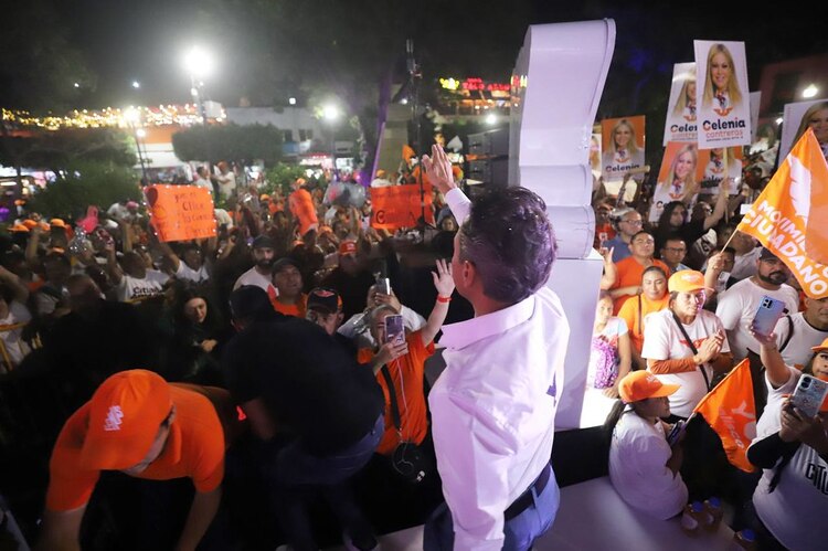 Pablo Lemus resalta el compromiso de su administración con la salud y educación en Jalisco.