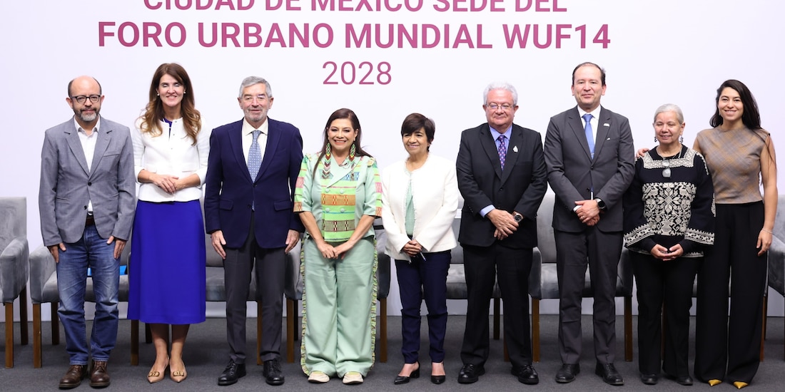Clara Brugada, al centro, encabeza el evento "Ciudad de México: sede del World Urban Forum 2028".