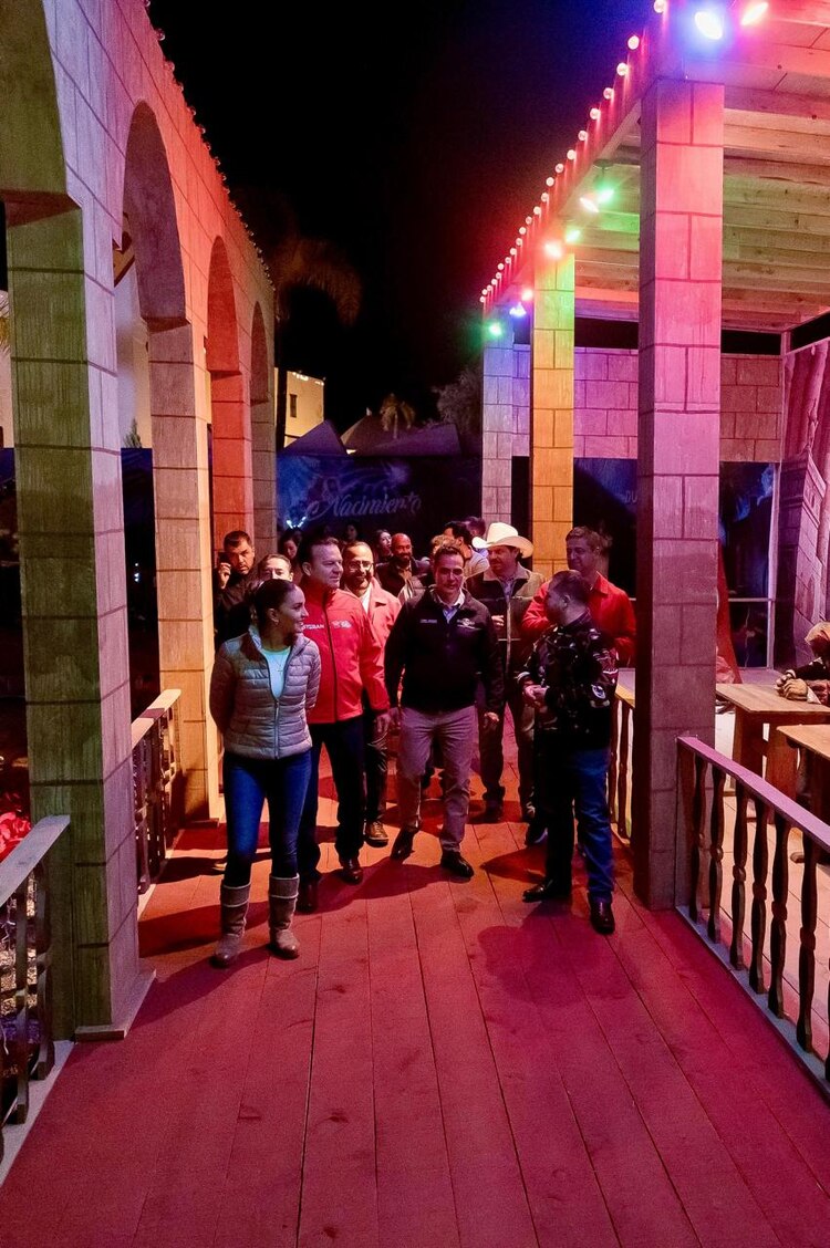 En la imagen, Marisol y Esteban Villegas durante la inauguración de la Feria Navideña.