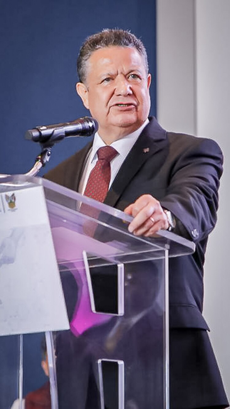 Julio Menchaca, gobernador de Hidalgo, envía paquete de iniciativas anticorrupción