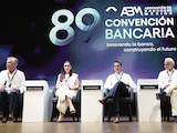 El director de finanzas de la CFE (Centro), en un panel durante la 89 Convención Bancaria, la semana pasada