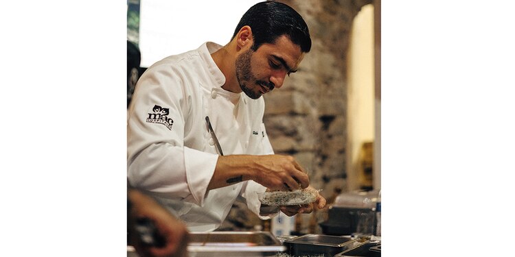 Se degustan exquisitos platillos con música.