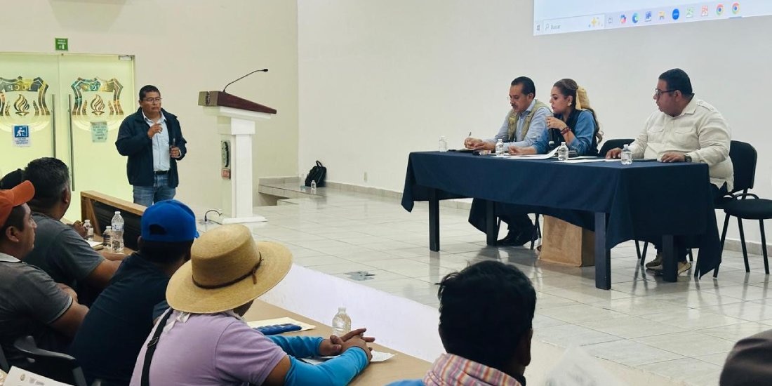 Evelyn Salgado se reúne con pobladores de la Sierra por bloqueo en Autopista del Sol.