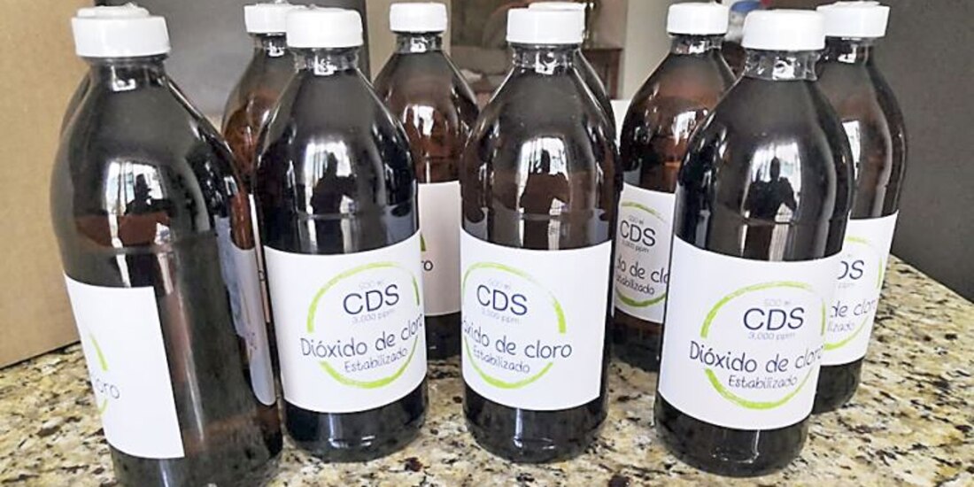 Las autoridades de Salud advierten que la ingesta de dióxido de cloro puede provocar quemaduras, y que no hay pruebas de que sea efectivo contra el COVID-19.