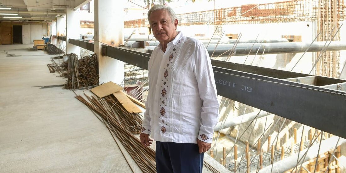 AMLO supervisa construcción del Hospital General Regional número 25 'Zaragoza' del IMSS.