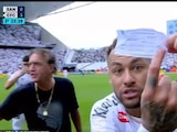 Neymar Jr explota al ver el error arbitral que lo sacó del partido.