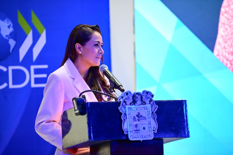 La gobernadora Tere Jiménez encabeza la apertura de la Ventanilla Digital de Inversiones en Aguascalientes.
