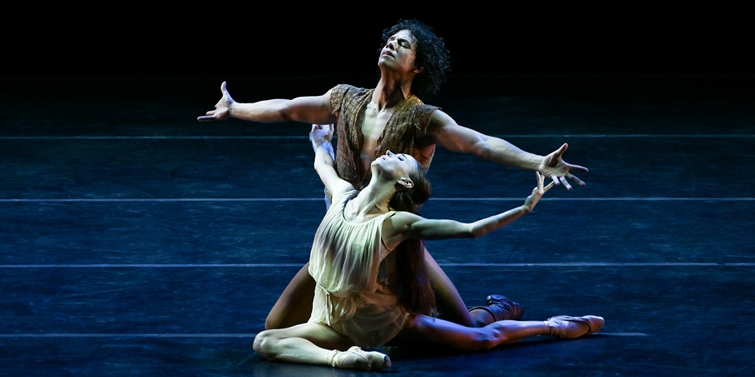 Isaac Hernández y Skylar Brandt, del American Ballet Theatre, en su dramática interpretación de Othello, el sábado.