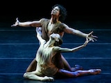 Isaac Hernández y Skylar Brandt, del American Ballet Theatre, en su dramática interpretación de Othello, el sábado.