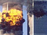 Las torres gemelas arden luego de ser impactadas por un avión cada una, en 2001; hecho que provocó que ambas cayeran casi una hora después del golpe.