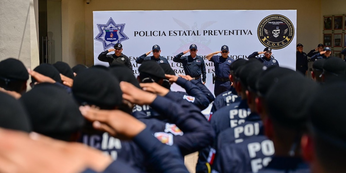 Elementos de la Policía Estatal Preventiva formalizan su integración al Grupo de Operaciones Especiales tras meses de adiestramiento.