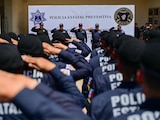 Elementos de la Policía Estatal Preventiva formalizan su integración al Grupo de Operaciones Especiales tras meses de adiestramiento.