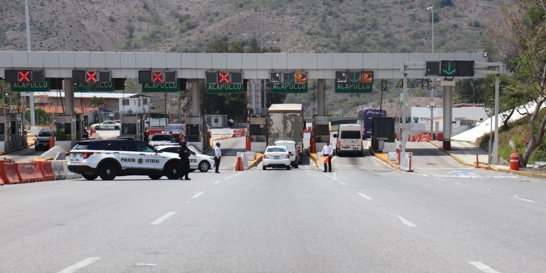 Con retenes y revisiones, blindan casetas ante llegada del Acamoto.