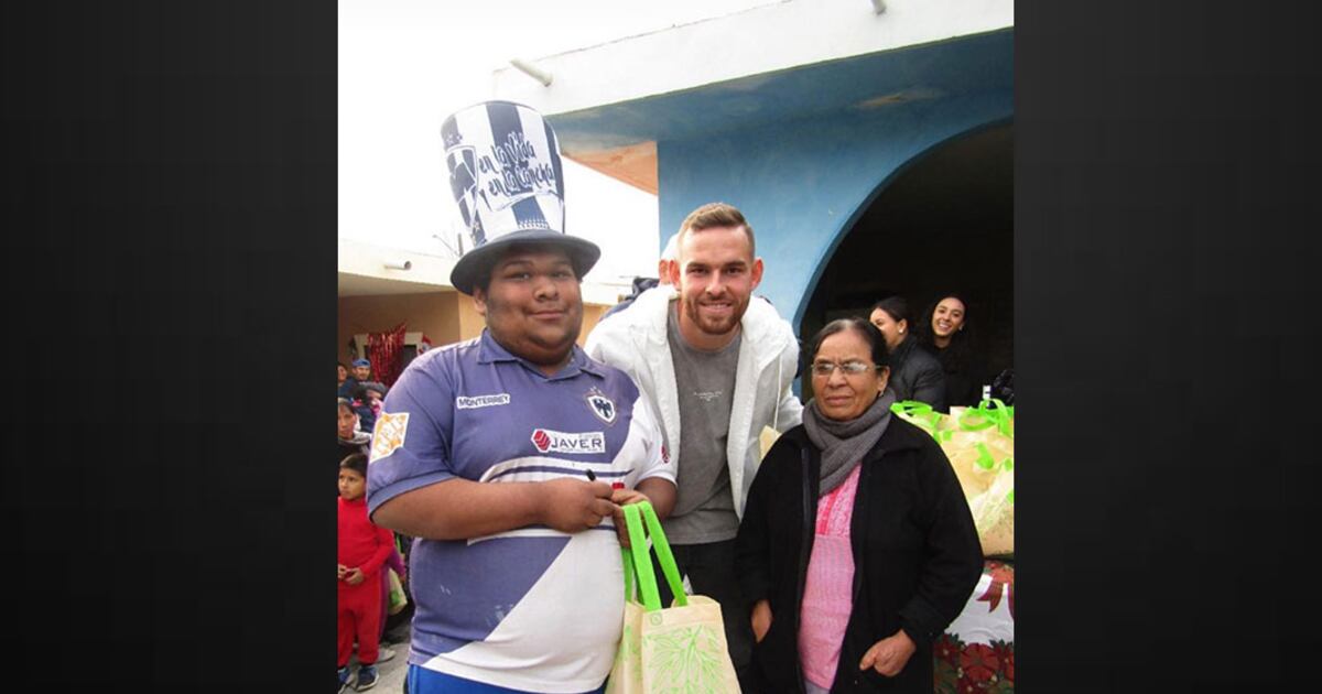 Delantero holandés, Vincent Janssen, reparte despensas en Monterrey ...