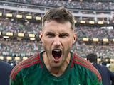 Santiago Giménez celebra la coronación de la Selección Mexicana en la Copa Oro 2023.