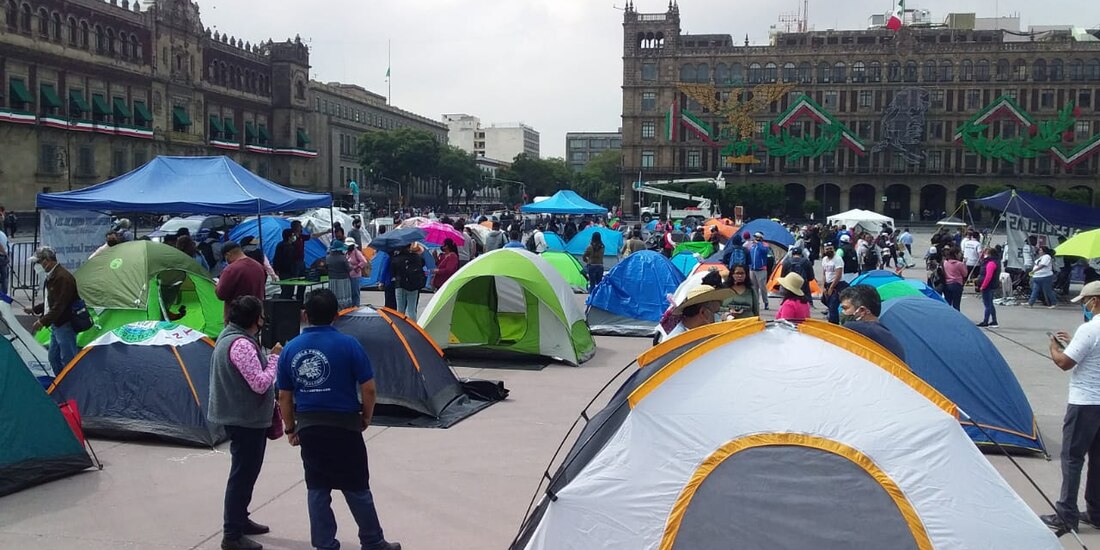 El Movimiento Magisterial Popular Veracruzano y el Magisterio Mexiquense se manifiestan contra la Reforma Educativa.