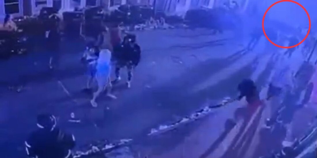 Circula un video del momento en que un hombre atropelló a un grupo de personas.