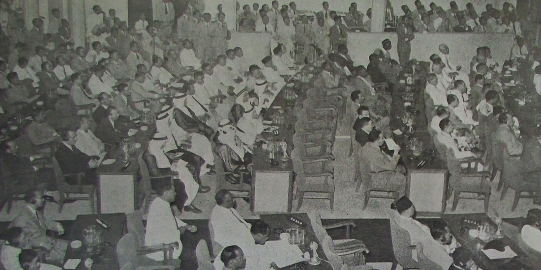 Sesión plenaria durante la Conferencia de Bandung.