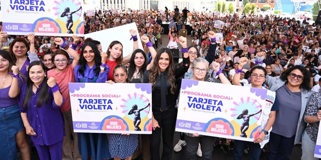 Alessandra Rojo de la Vega hace primera entrega de Tarjeta Violeta 2025 en beneficio de mil mujeres.