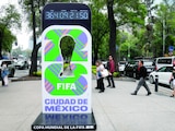 El reloj que lleva la cuenta regresiva de la Copa Mundial de la FIFA 2026, sobre el camellón de Paseo de la Reforma, a la altura del Metro Auditorio.