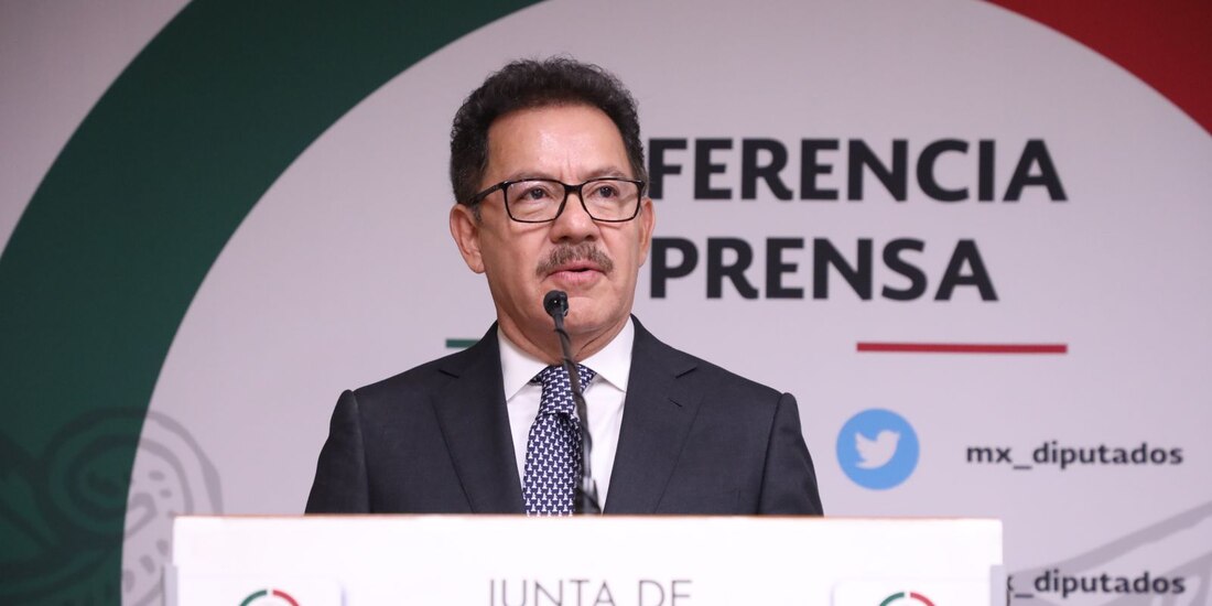 El coordinador de los diputados de Morena, Ignacio Mier, recomienda a los senadores de la oposición proponer una reforma que dé salida a los nombramientos del INAI.