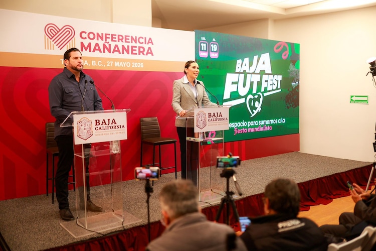 La gobernadora Marina del Pilar y el alcalde de Tijuana, Ismael Burgueño.