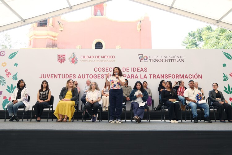 Clara Brugada encabeza el encuentro Cosecha de Ideas.