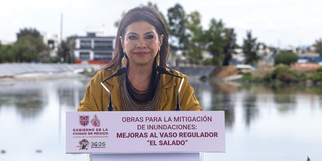 LA JEFA de Gobierno, ayer, junto al depósito restaurado