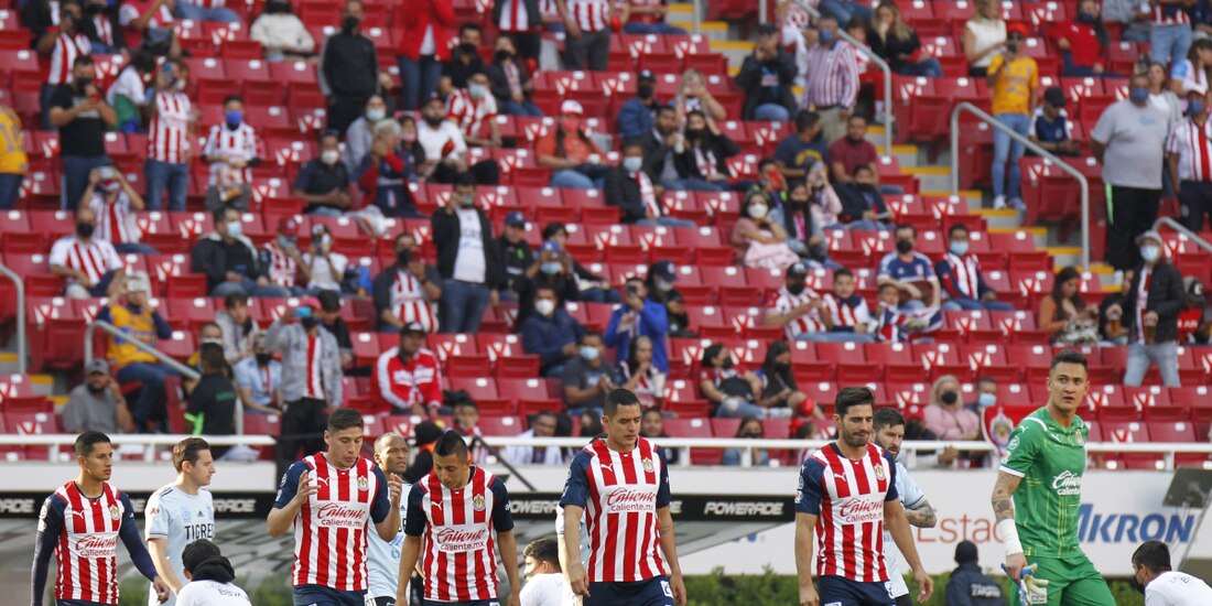 Jugadores de Chivas previo a su partido de la Jornada 5 contra Tigres, el pasado 12 de febrero.
