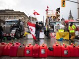 Transportistas mantenían su bloqueo, ayer, en Ontario.