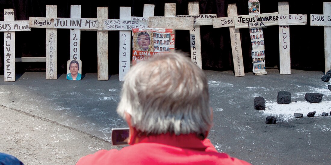 Protesta de mineros, en 2016, para exigir a las autoridades federales el rescate de los cuerpos de sus compañeros.