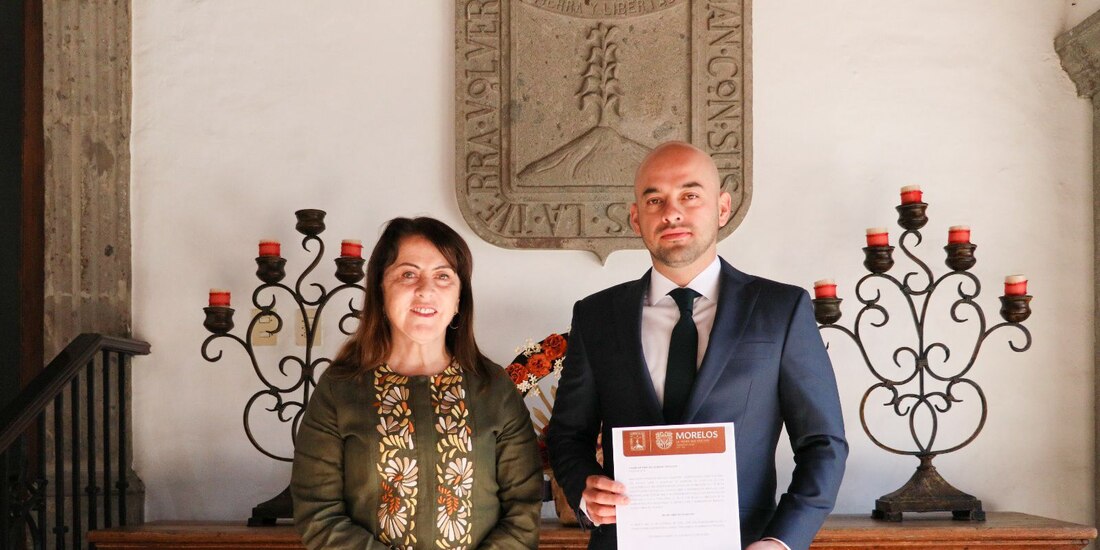 Margarita González Saravia con el nuevo Secretario de Gobierno.