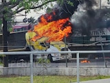 Se registraron vehículos incendiados y bloqueos carreteros por operativo en Tecomán, Colima.