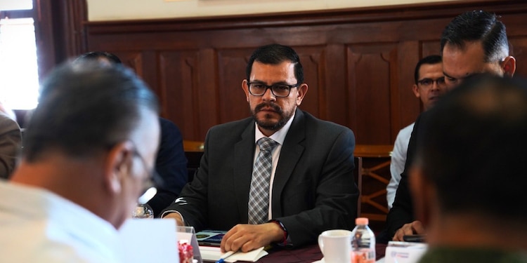 Maru Campos nombra a Francisco Sáenz como encargado del despacho de la Fiscalía de Chihuahua.