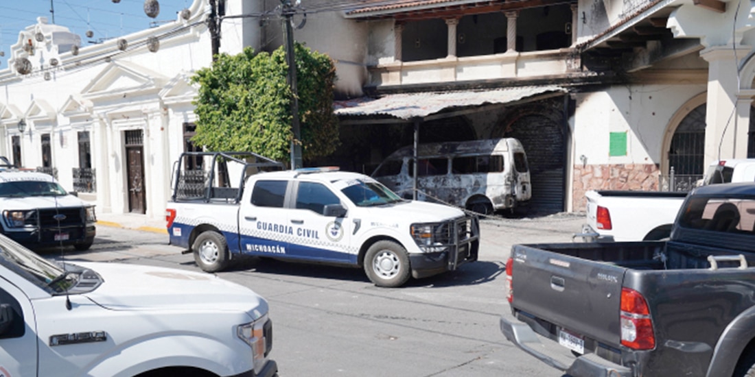 La policía de Michoacán mantiene vigilancia en Zinapécuaro, ayer.