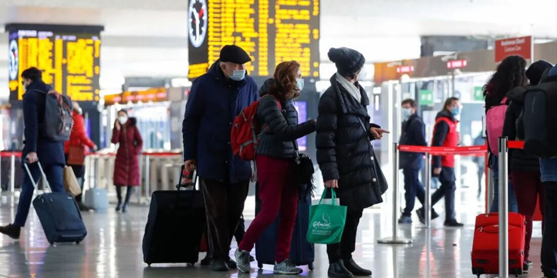 Autoridades en Holanda dijeron que quienes dieron positivo a COVID-19 deben estar aislados por siete días si tienen síntomas y cinco si son asintomáticos.