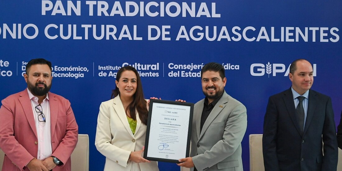 César Arturo Salado Gómez, presidente del Gipan, recibió el histórico reconocimiento en representación del gremio.