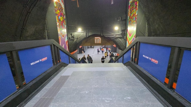 La estación Auditorio fue renovada en su totalidad con la sustitución de pisos, muros y techumbres.