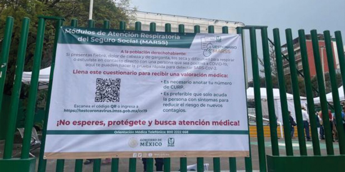 Lona del MARSS con QR colgada en una clínica del IMSS, ayer.