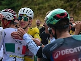 Tadej Pogačar e Isaac del Toro celebran un triunfo más juntos en el Tour de France.