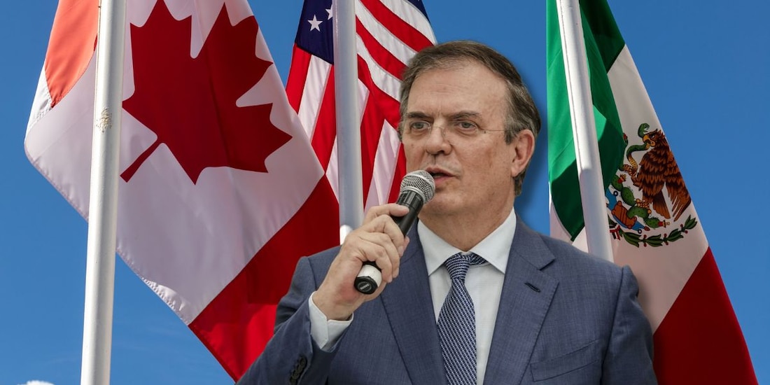 Marcelo Ebrard, secretario de Economía, con banderas de México, Estados Unidos y Canadá al fondo.