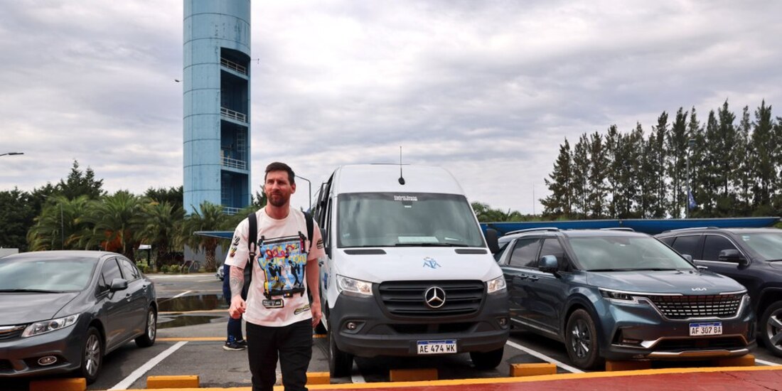 Lionel Messi reporta en la primera concentración después que Argentina ganara la Copa del Mundo.
